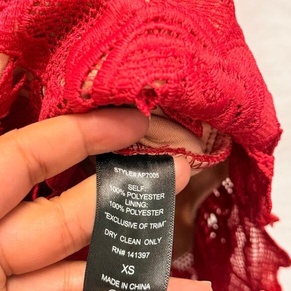 ASTR the Label NEW Short Sleeve V-Neck Lace Romper XS Romantic Spring Summer - Picture 6 of 6